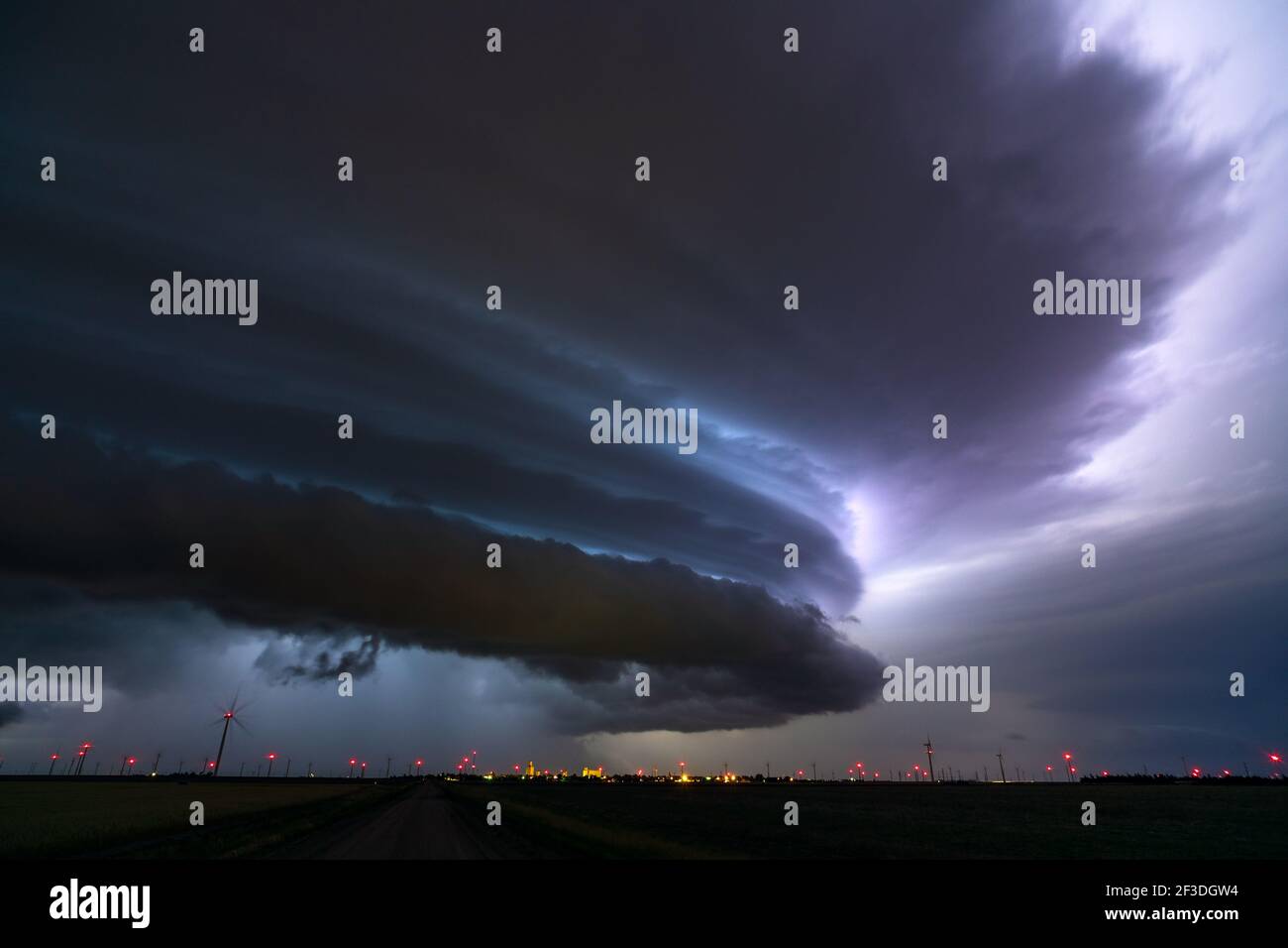 Severe weather with supercell thunderstorm clouds in Spearville, Kansas Stock Photo