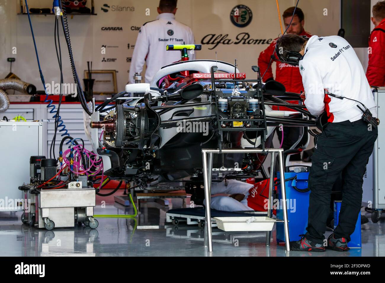 Alfa Romeo Sauber C37 mechanics working on the car in the garage, box, during the 2018 Formula One World Championship, United States of America Grand Prix from october 18 to 21 in