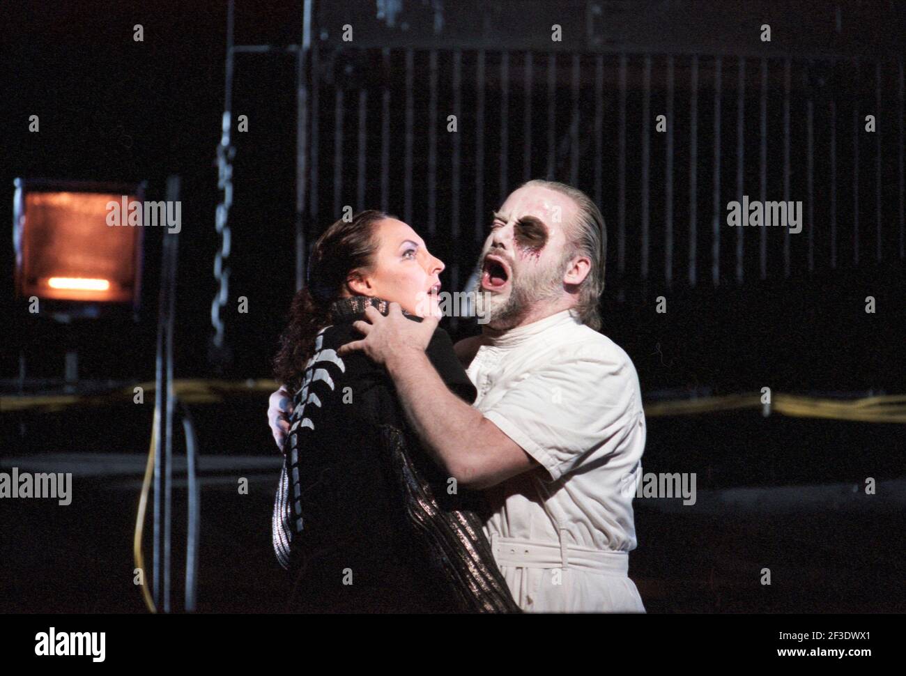 Deborah Polaski (Brunnhilde), John Tomlinson (Wotan) in DIE WALKURE by Wagner at the The Royal Opera, Covent Garden, London WC2 30/09/1996 conductor: Bernard Haitink design: Nigel Lowery lighting: Pat Collins director: Richard Jones Stock Photo