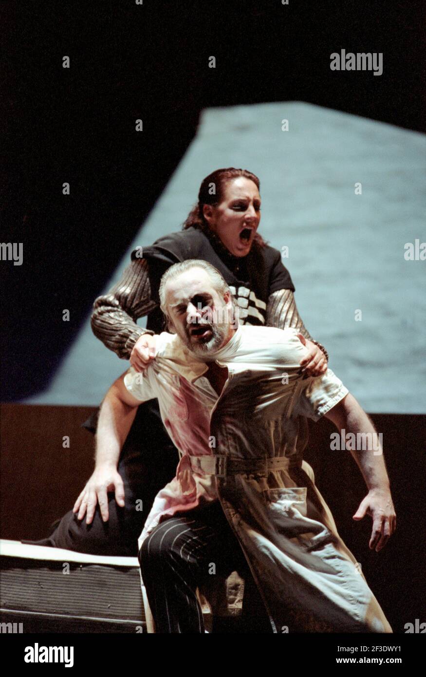 John Tomlinson (Wotan), Deborah Polaski (Brunnhilde) in DIE WALKURE by Wagner at the The Royal Opera, Covent Garden, London WC2 30/09/1996 conductor: Bernard Haitink design: Nigel Lowery lighting: Pat Collins director: Richard Jones Stock Photo