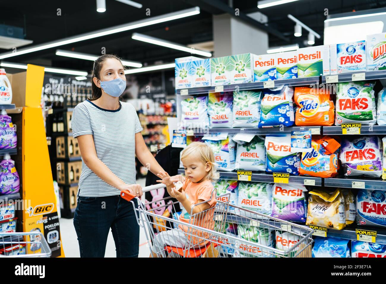Shopping trolley child safety hi-res stock photography and images - Alamy