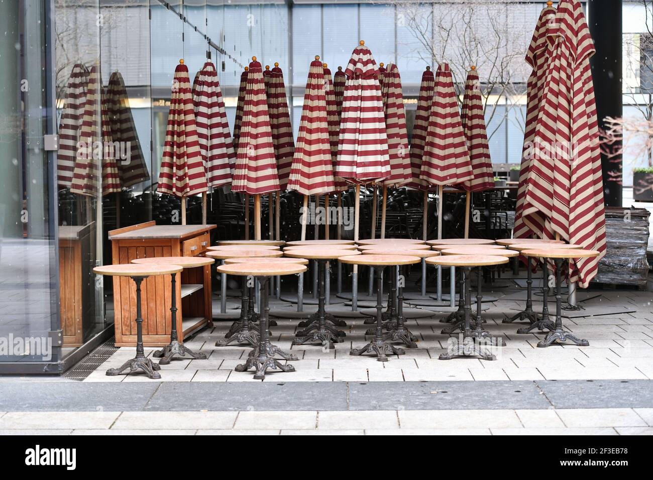 Topic picture: Coronavirus pandemic / consequences for gastronomy: stacked chairs and tables in front of a restaurant, | usage worldwide Stock Photo