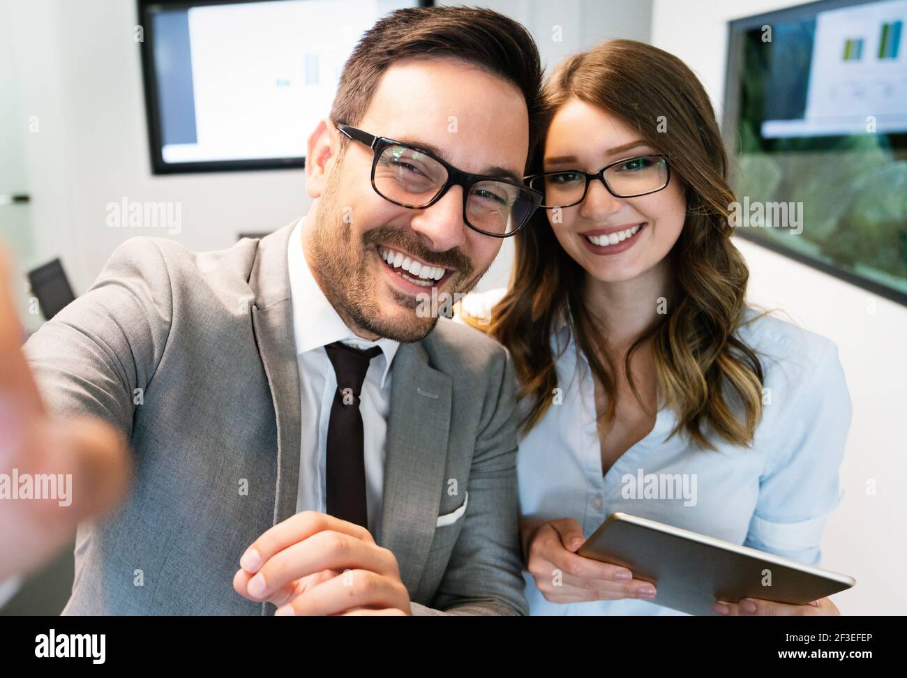 Group selfie office hi-res stock photography and images - Alamy