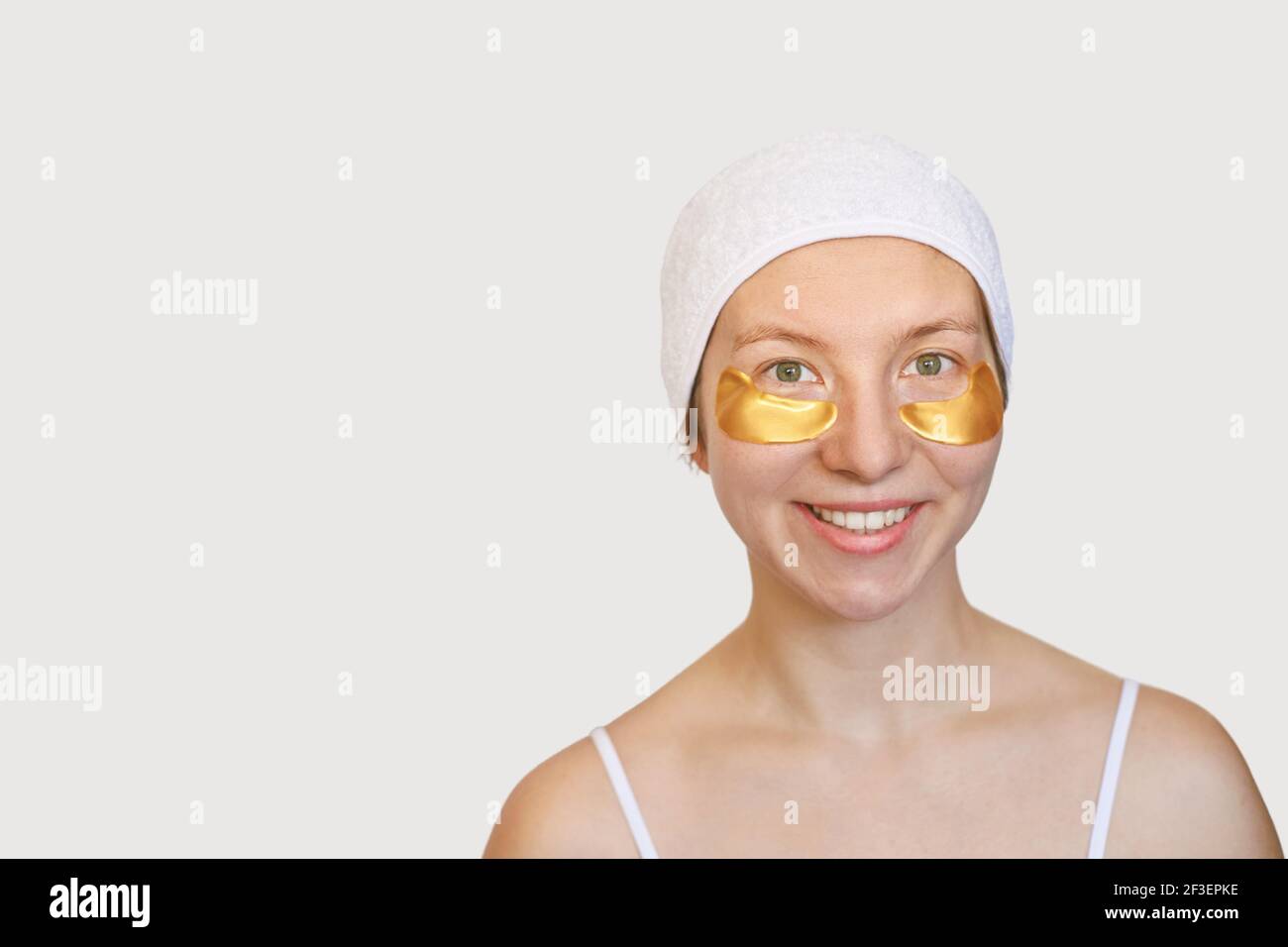 Eye patch procedure. Facial hydrogel treatment. Dermatology spa mask
