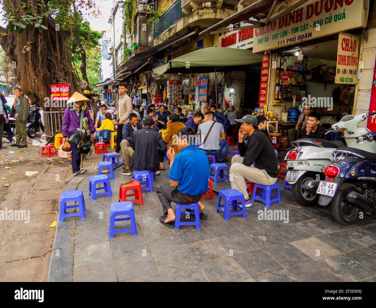 Relaxing hanoi hi-res stock photography and images - Alamy