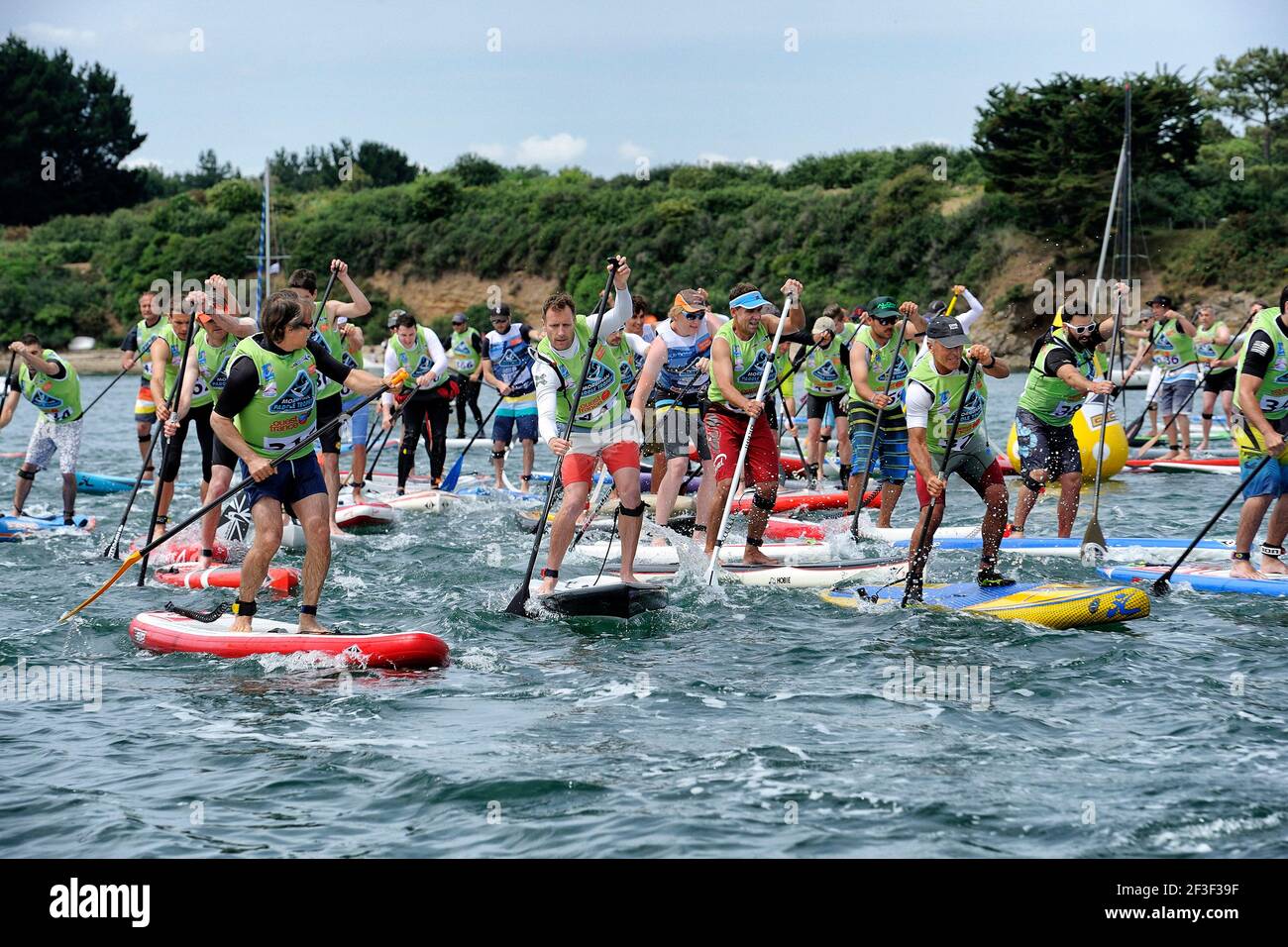 Start men during the Morbihan Paddle Trophy 2015, Raider 12 km, Golfe