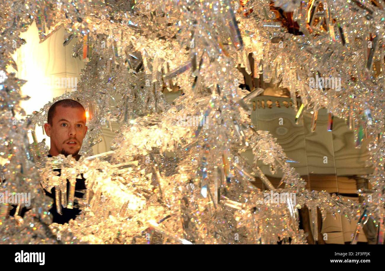 ALEXANDER MCQUEEN WITH THE CRYSTAL CHRISTMAS TREE HE ALEXANDER MCQUEEN WITH THE CRYSTAL CHRISTMAS TREE HE