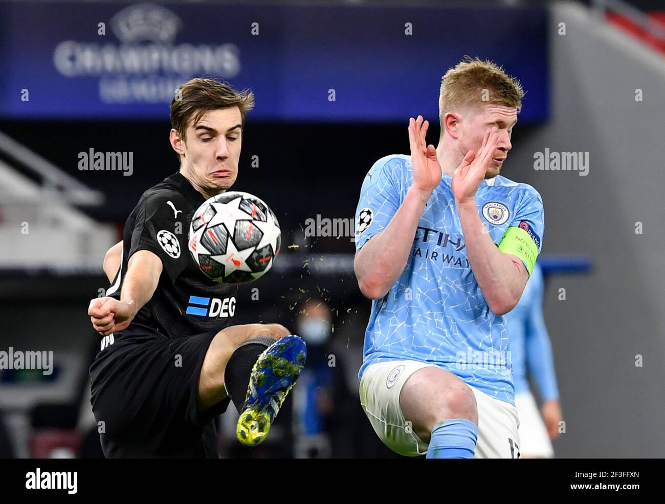 Budapest, Hungary. 16th Mar, 2021. Football: Champions League, Manchester  City - Borussia Mönchengladbach, knockout round, round of 16, second leg at  Puskas Arena. Gladbach's Matthias Ginter and Manchester City's Kevin De  Bruyne