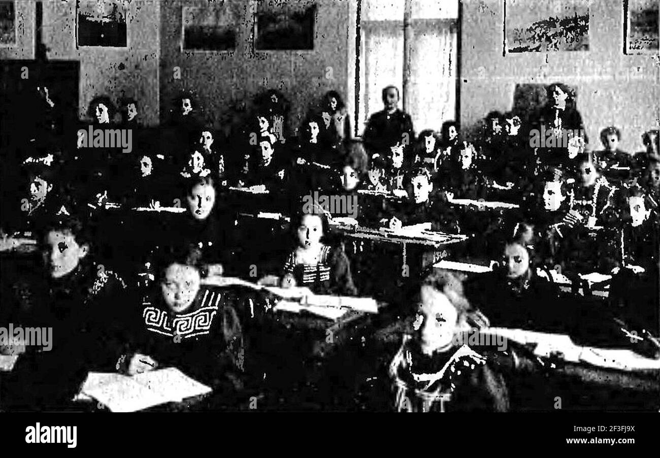 Prywatne Gimnazjum Żeńskie z prawem publiczności Zofii Strzałkowskiej (lesson of Latin, 1st class b. 1911). Stock Photo