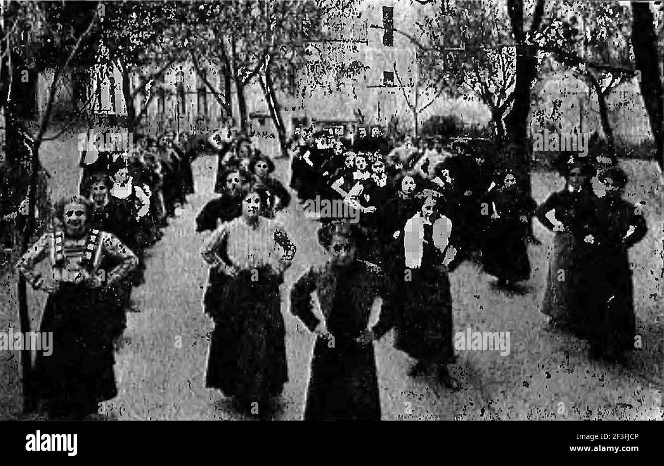 Prywatne Gimnazjum Żeńskie z prawem publiczności Zofii Strzałkowskiej (gymnastics -1911). Stock Photo