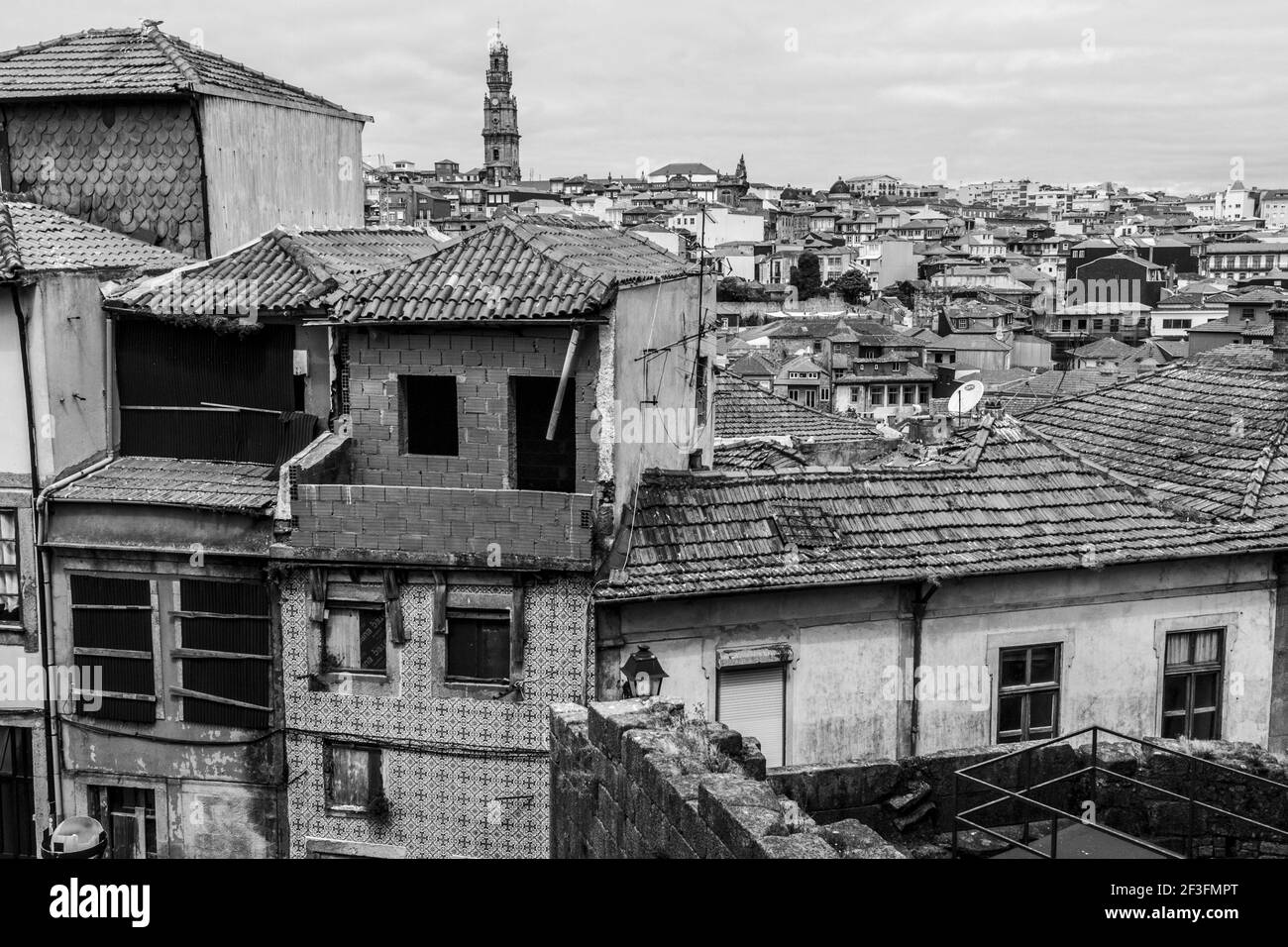 Roofing abandoned old house Black and White Stock Photos & Images - Alamy