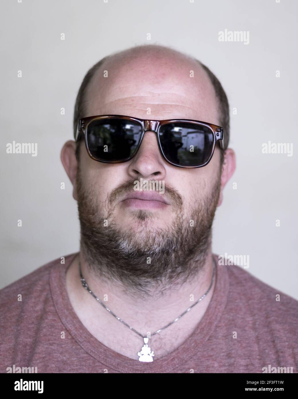 Male wearing sunglasses hi-res stock photography and images - Alamy