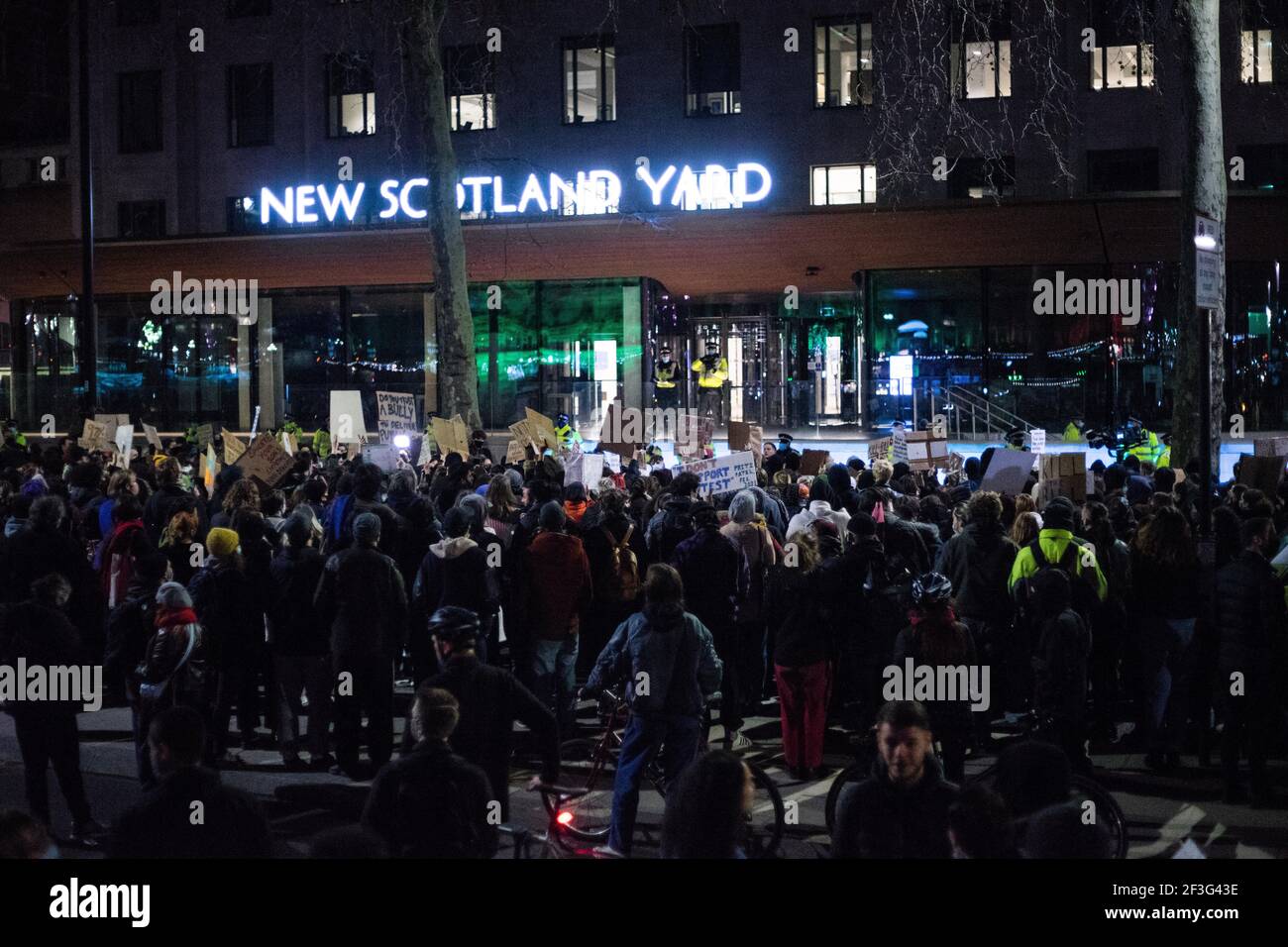 crowd in front of scotland yard Stock Photo