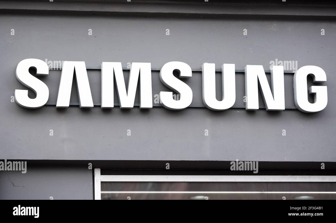 Kiev Ukraine 06th Mar 21 Samsung Logo Seen Over The Entrance To A Samsung Brand Store In Kiev Credit Sopa Images Limited Alamy Live News Stock Photo Alamy