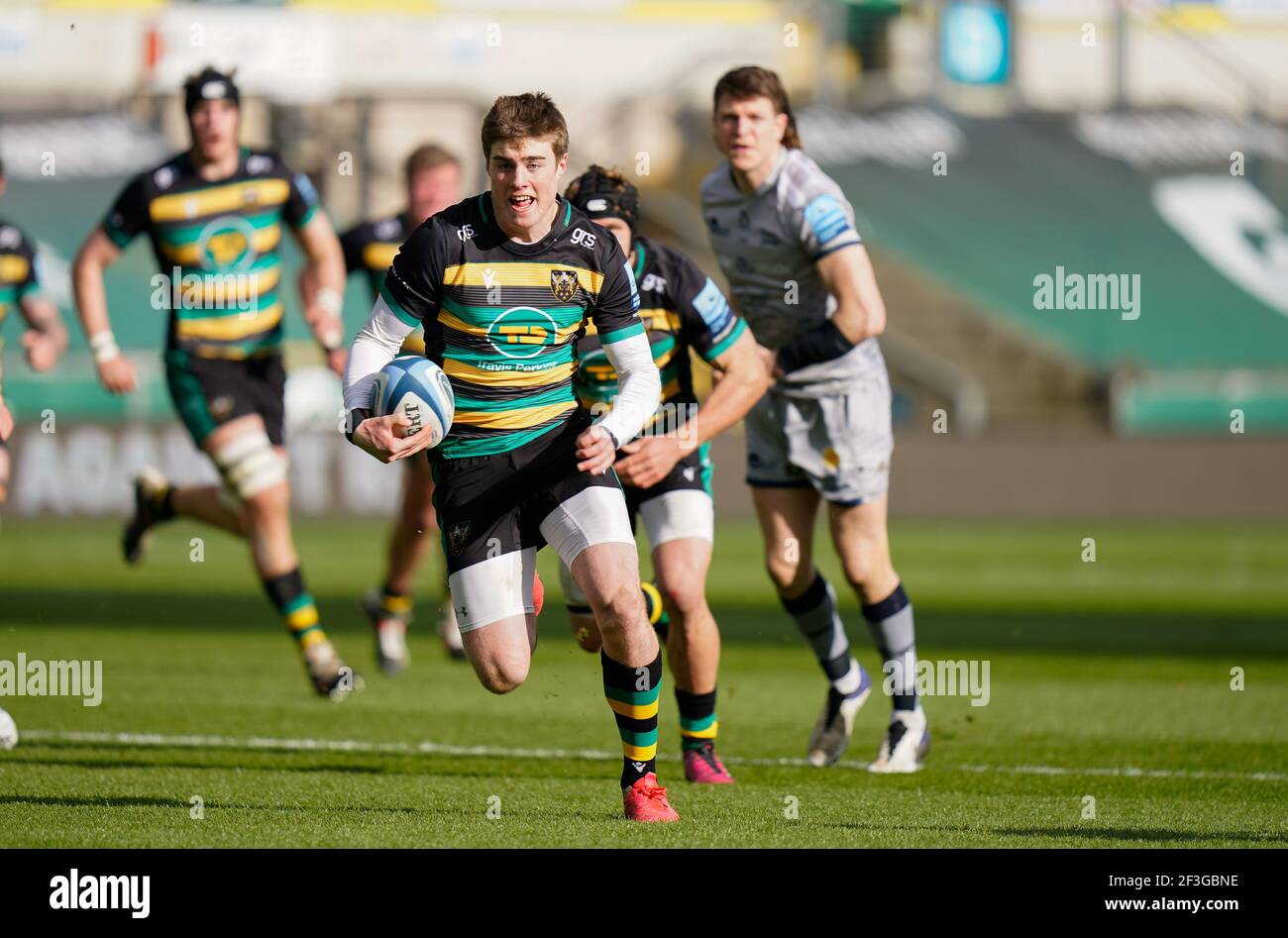 Northampton Saints wing Tommy Freeman makes a break during a Gallagher