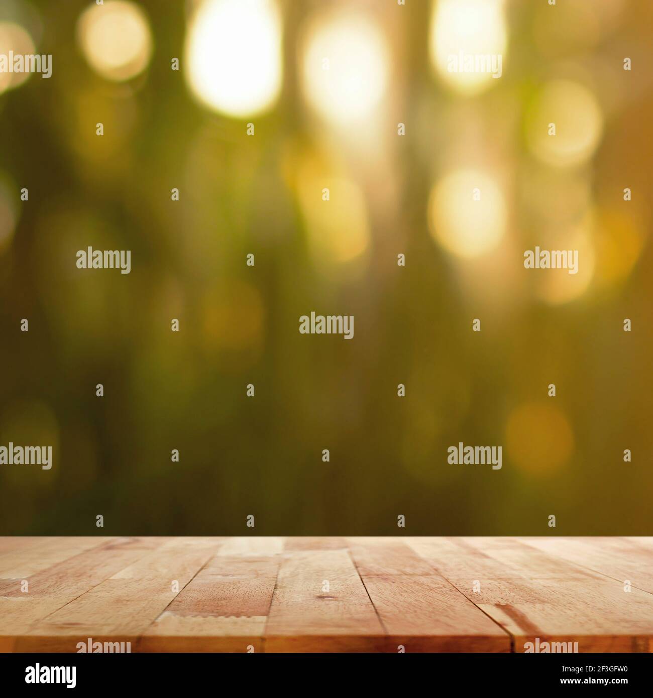 Dark blur background hi-res stock photography and images - Alamy