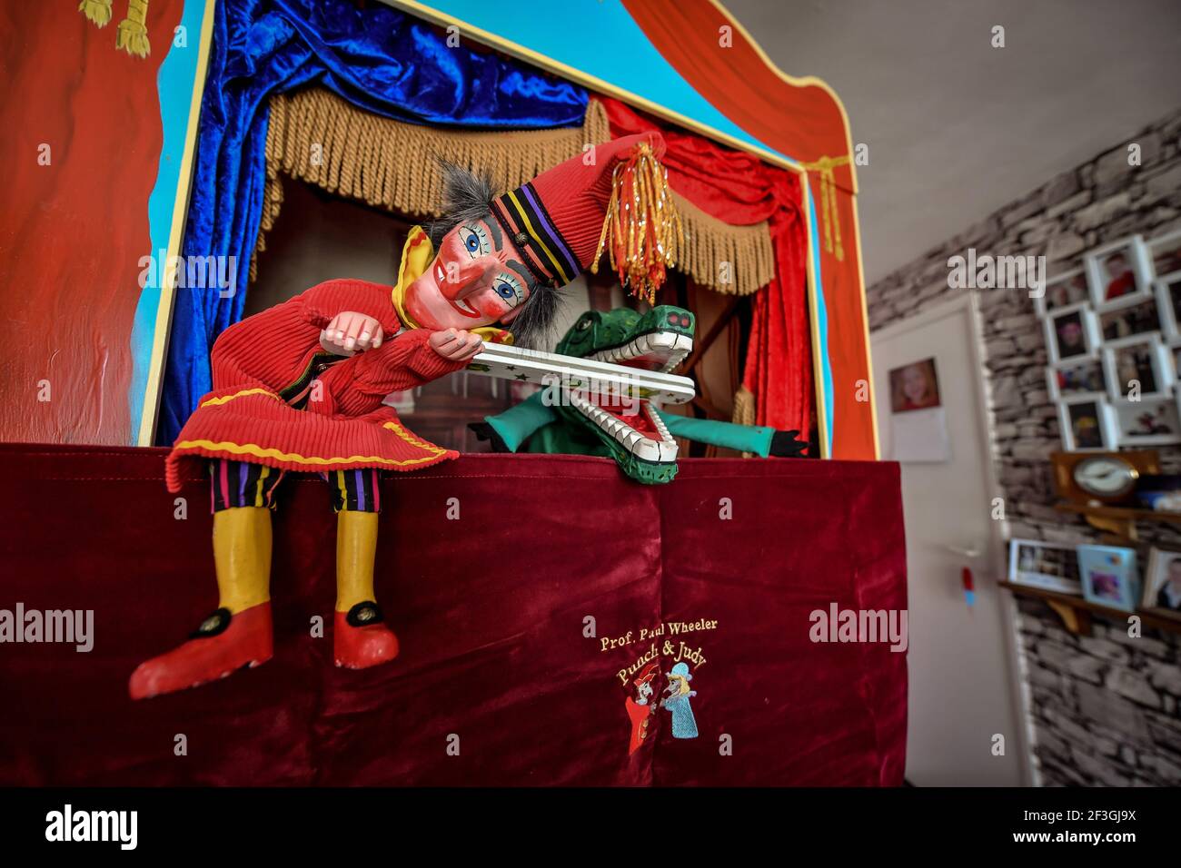 Punch the tug of war hires stock photography and images Alamy