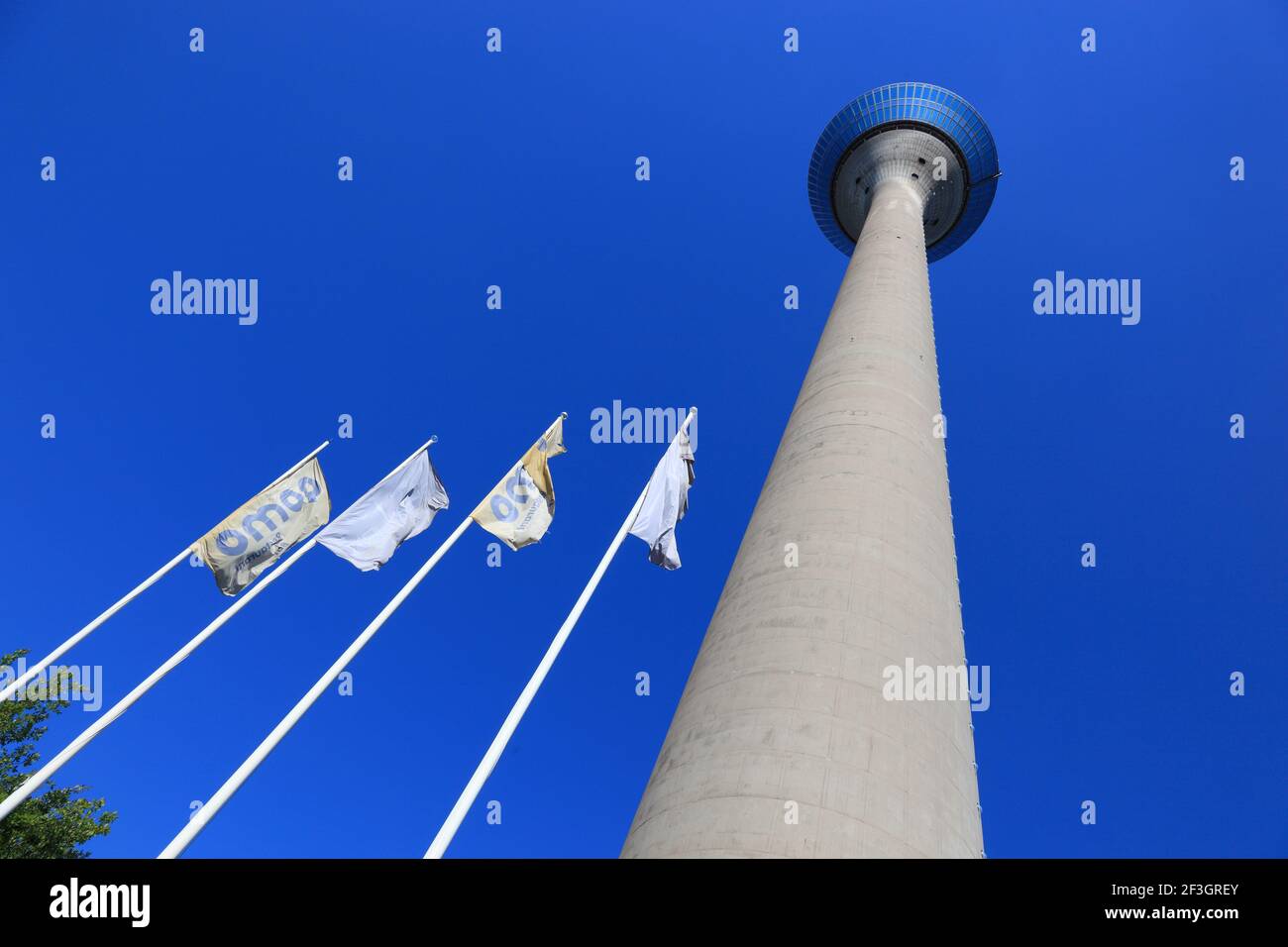 Rheinturm, Fernsehturm, 240,50 Metern, Träger von Antennen für Richtfunk, DVB-T-Fernsehen und UKW-Funkdienste, Aussichtsturm, Düsseldorf, Nordrhein-We Stock Photo