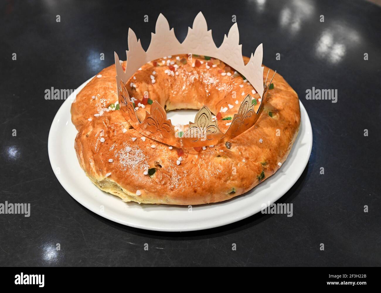 Epiphany brioche king cake and crown Stock Photo Alamy