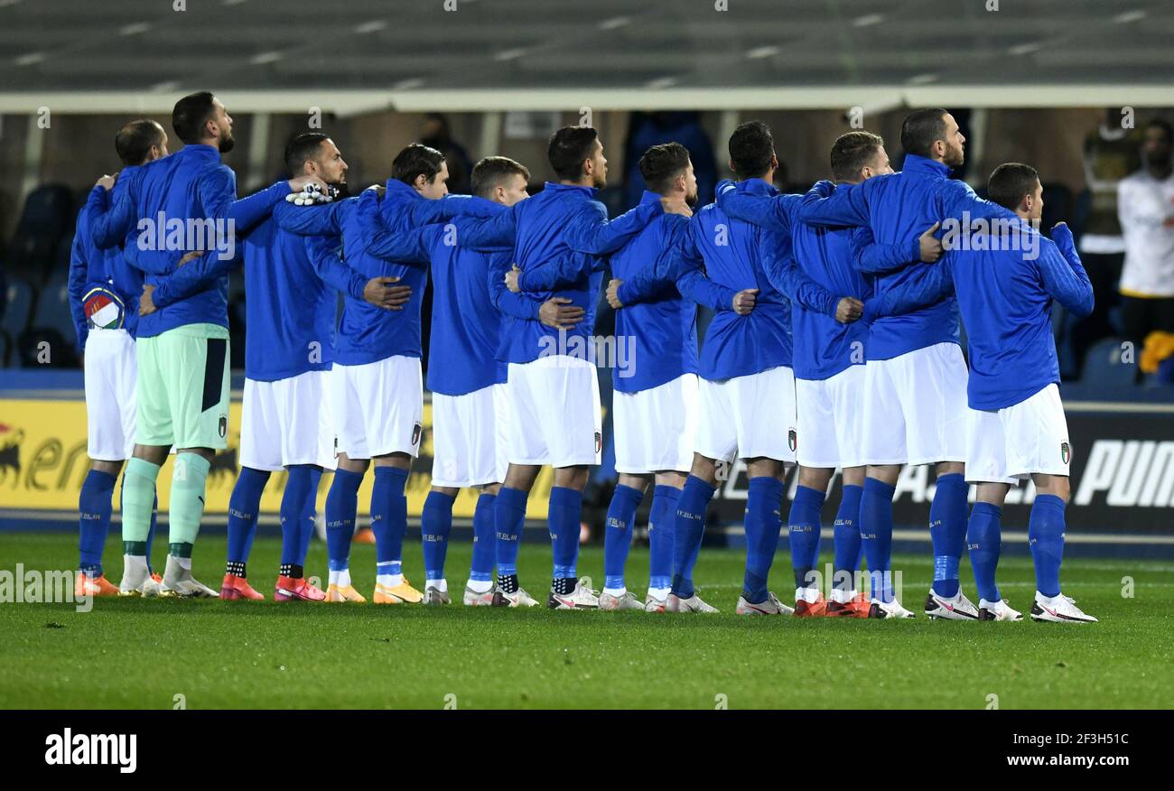 Italian football team players embrace each other during the national anthem, before the Nations League's match Italy vs Netherlands, in Bergamo. Stock Photo