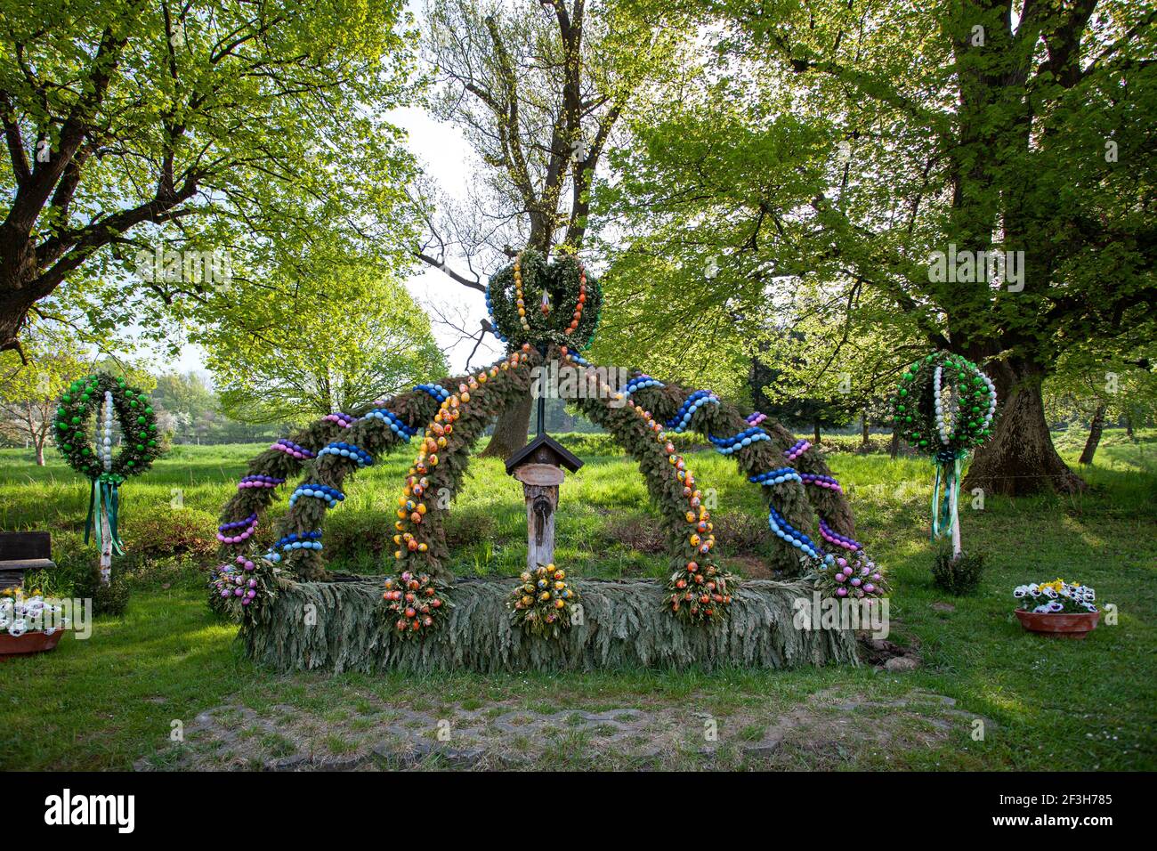 Traditionell geschmückter Osterbrunnen in Franken, Traditional decorated easter fountain in frankonia Stock Photo