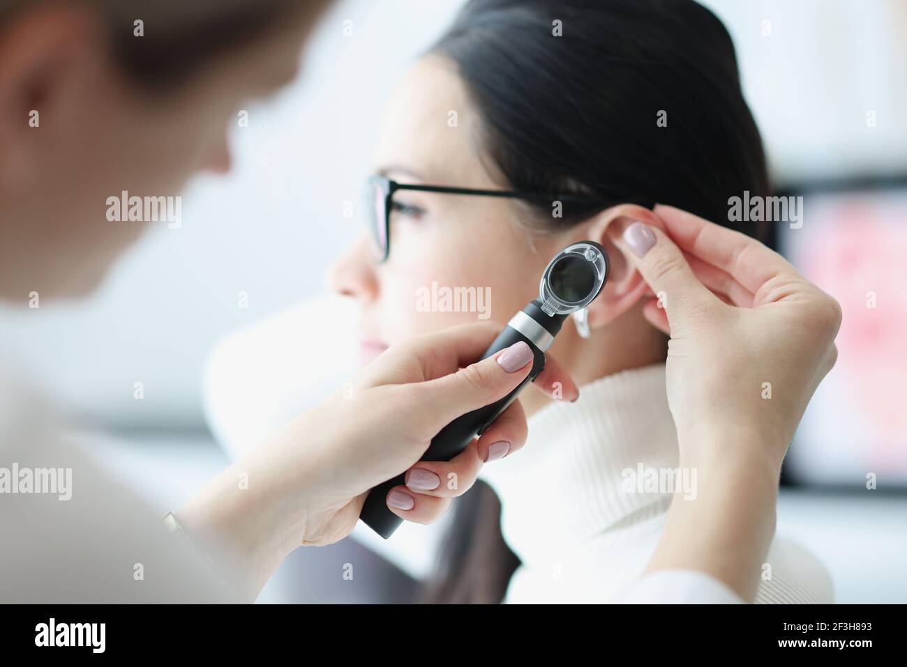 Otoscope ear hires stock photography and images Alamy