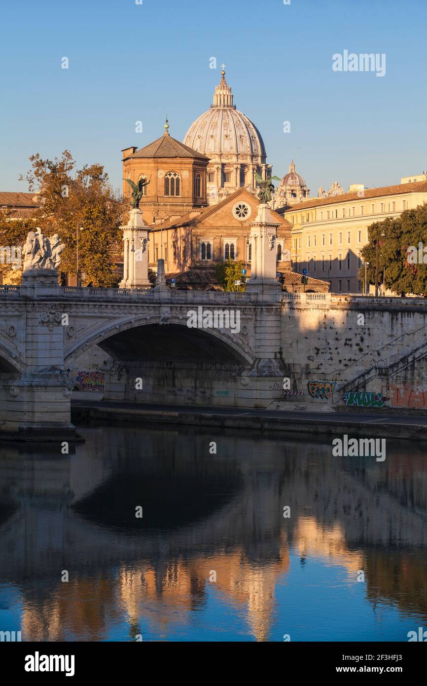 Italy, Lazio, Rome, View of Vittorio Emanuele II Bridge towards St