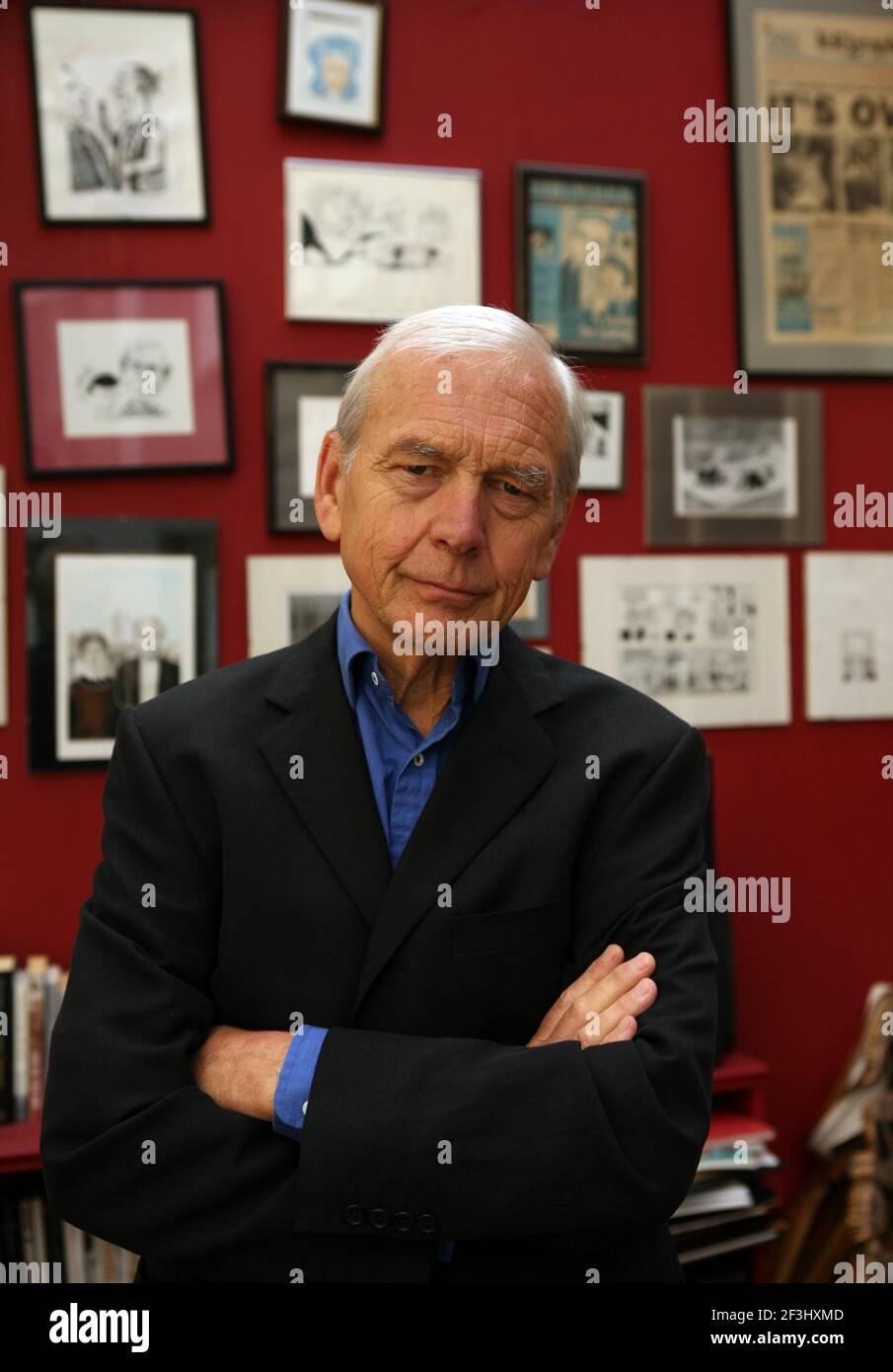John Humphrys at home in West London  pic David Sandison 29 August 2007 Stock Photo