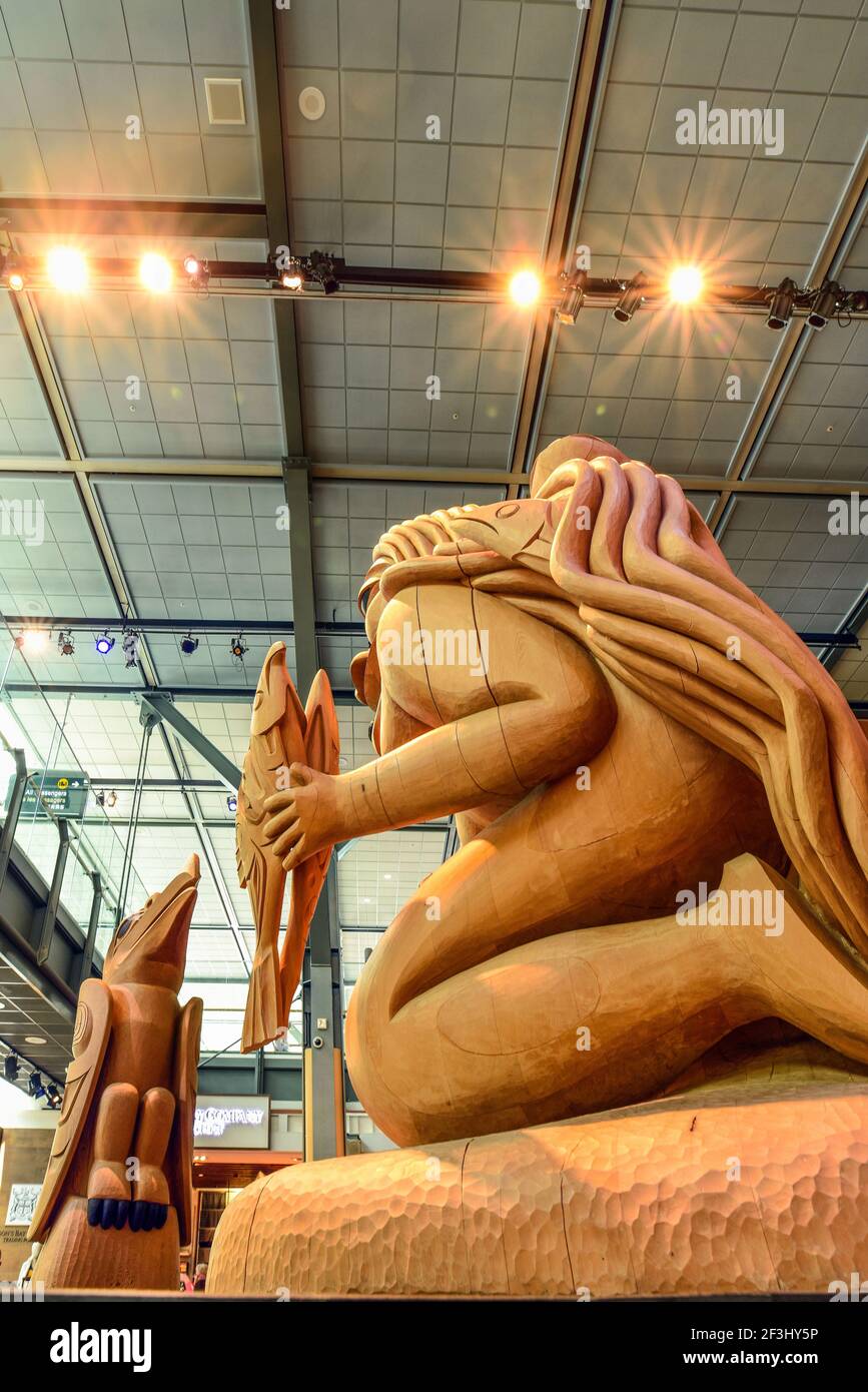 VANCOUVER, CANADA, MAY 27, 2017: Sculpture ' The Story of Fog Woman and Raven', made by Dempsey Bob, is permanently exhibited at the Vancouver airport Stock Photo