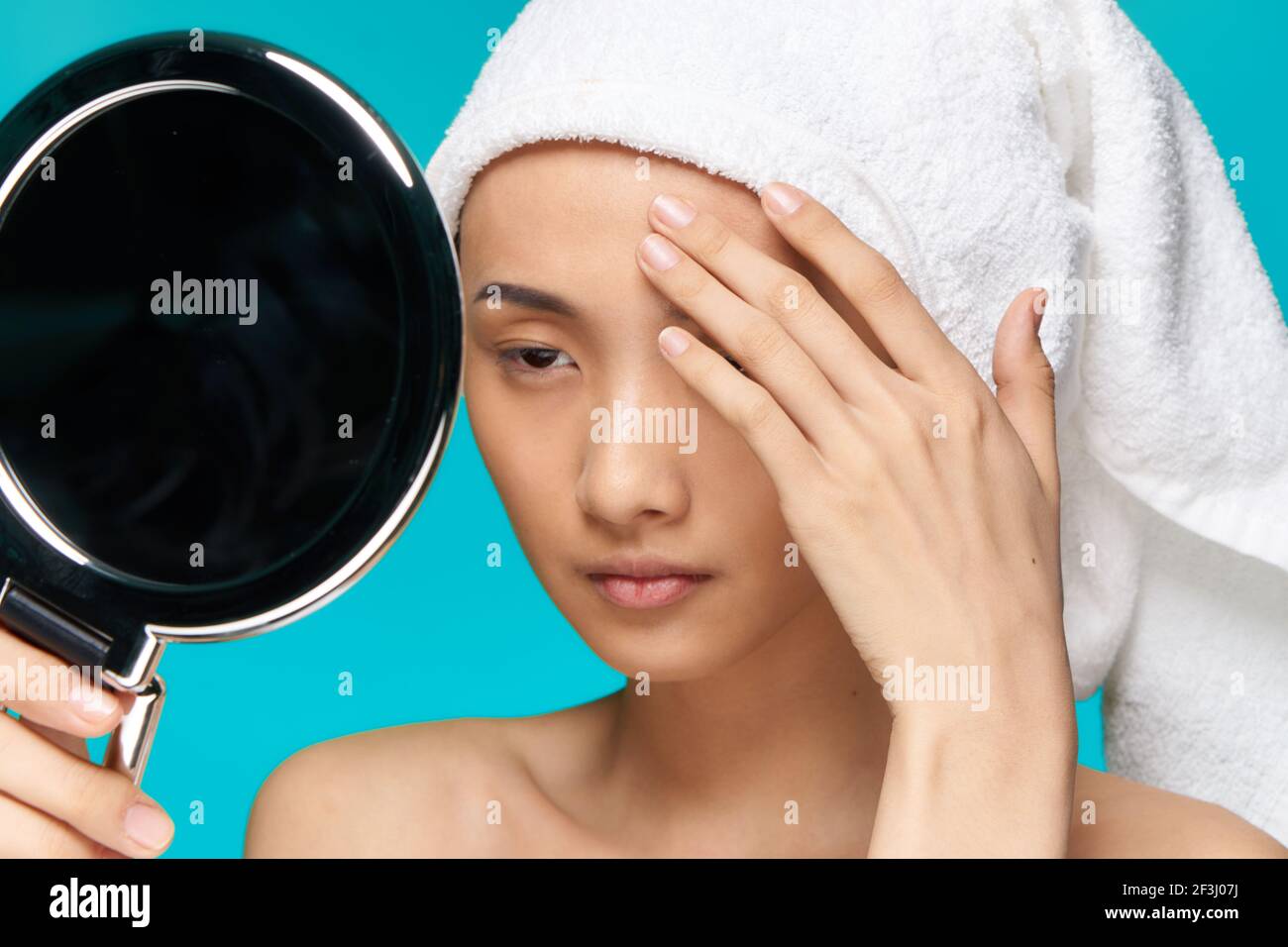 Young asian woman look mirror hi-res stock photography and images - Alamy