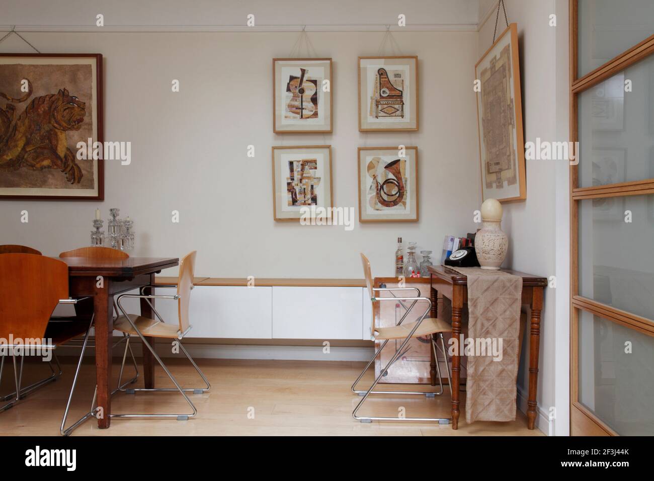 Desk in corner of dining area | Architect: Silk Mews Architects | Stock Photo