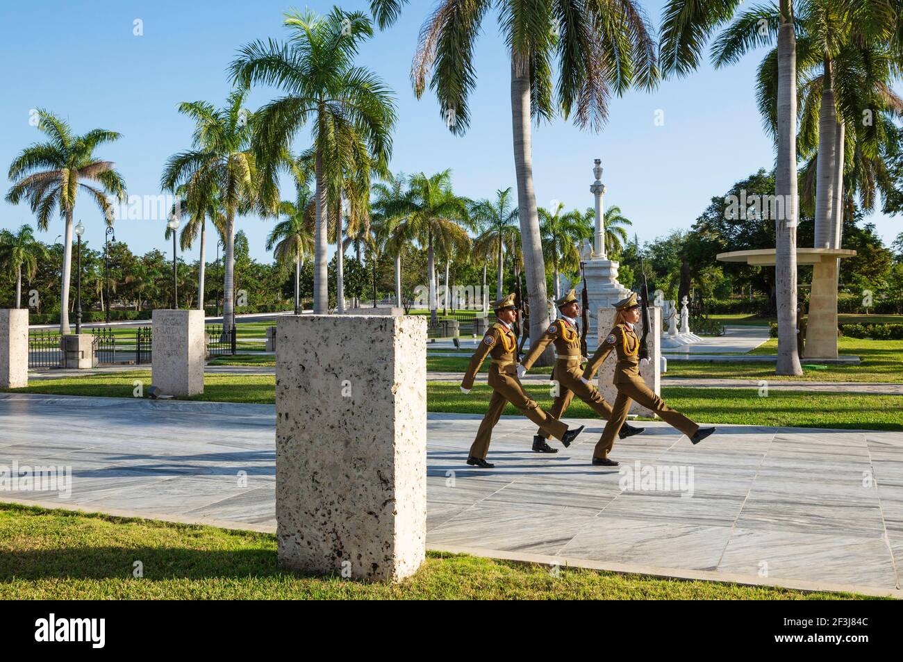 Guard changing ceremony at the cementerio Santa Ifigenia, the burial site of many Cuban revolutionary heroes, Santiago de Cuba, Cuba Stock Photo