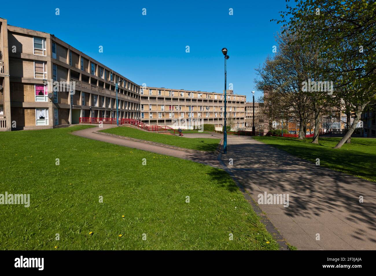 Derelict housing blocks hi-res stock photography and images - Alamy