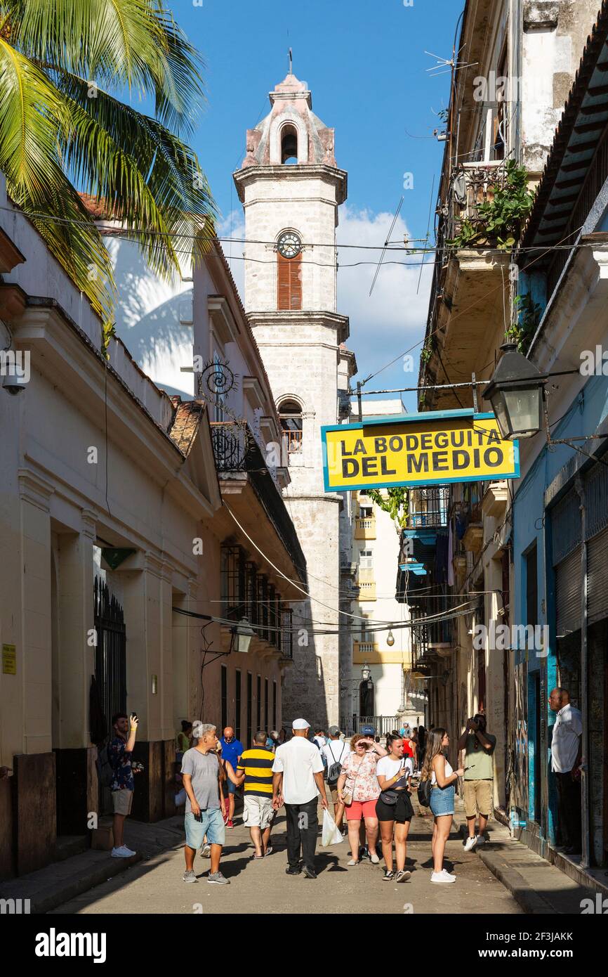 The Bodeguita del Medio and the bell tower of the cathedral behind, Habana Vieja, Havana, Cuba Stock Photo