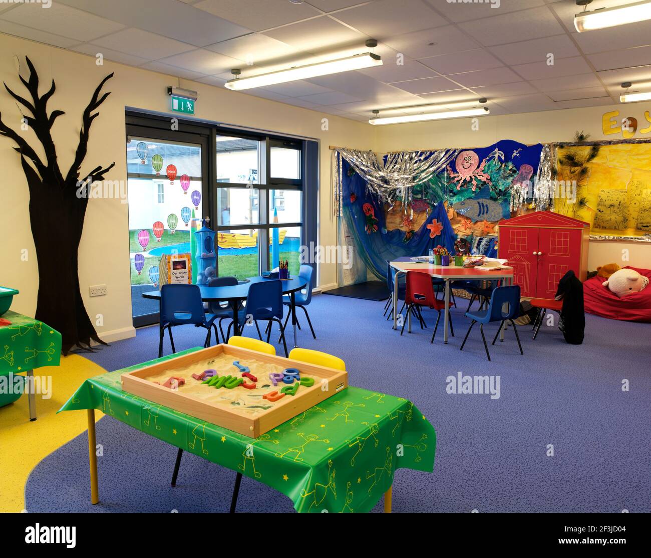 Vernon Primary School Poynton, Cheshire. New extension and entrance for Vernon Primary School by Willmott Dixon Stock Photo