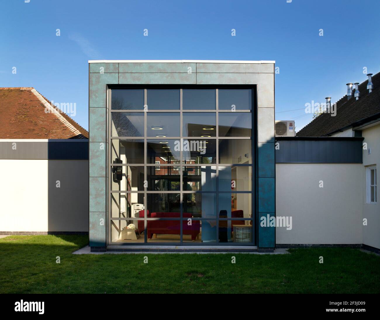 Vernon Primary School Poynton, Cheshire. New extension and entrance for Vernon Primary School by Willmott Dixon Stock Photo
