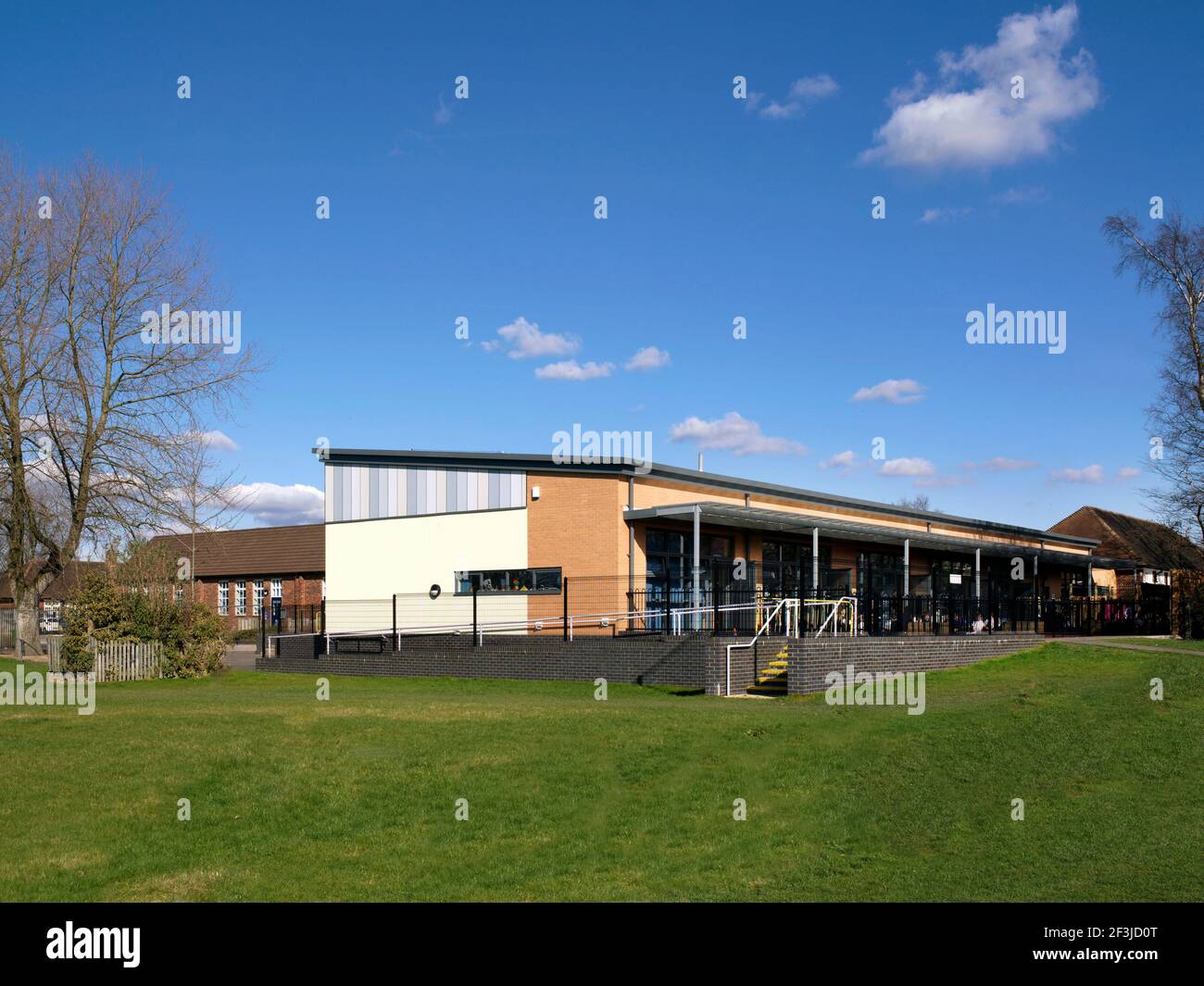 Vernon Primary School Poynton, Cheshire. New extension and entrance for Vernon Primary School by Willmott Dixon Stock Photo