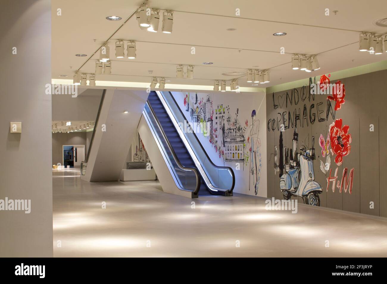 H&M Stratford, Westfield shopping Centre Stratford East London. Fit-out of  H&M store in the Westfield Shopping Centre in Stratford East London Stock  Photo - Alamy