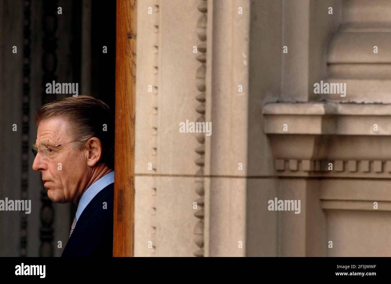 EDWARD FOX AT THE MEMORIAL TO PAUL GETTY AT WESTMINSTER CATHEDRAL.9/9/03 PILSTON Stock Photo