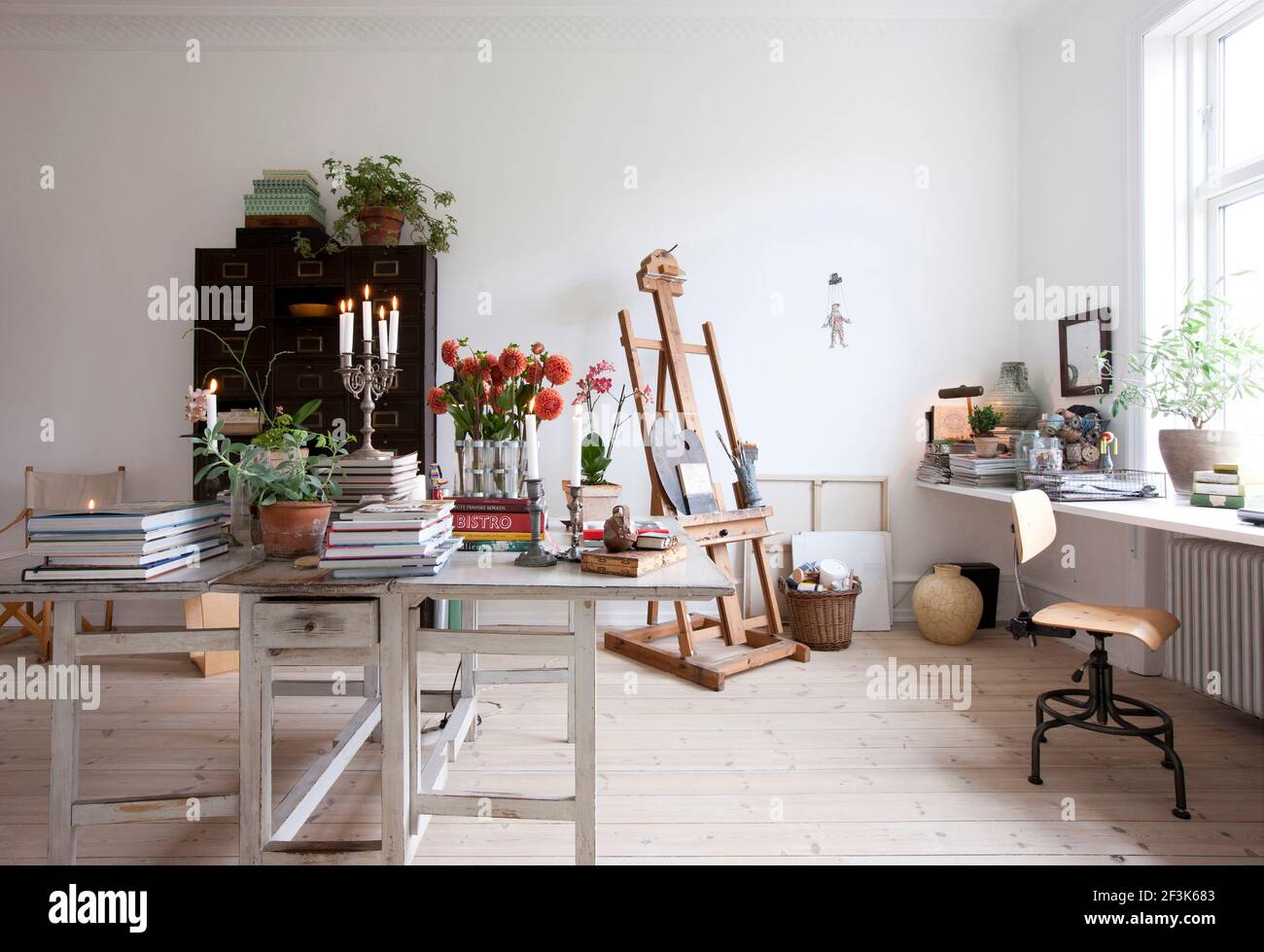 Bohemian home interior hi-res stock photography and images - Alamy