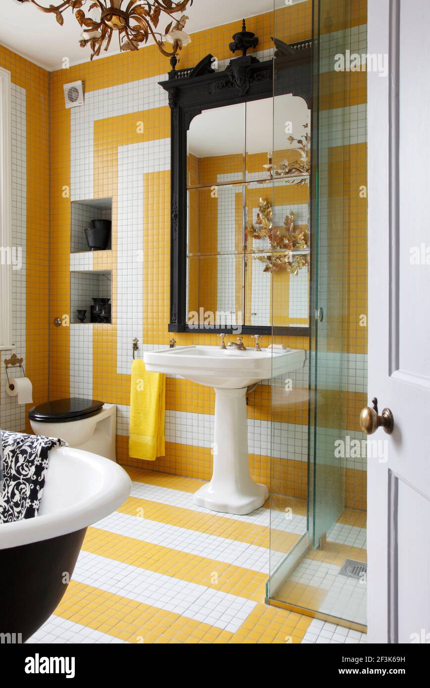 Pedestal wash basin hires stock photography and images Alamy