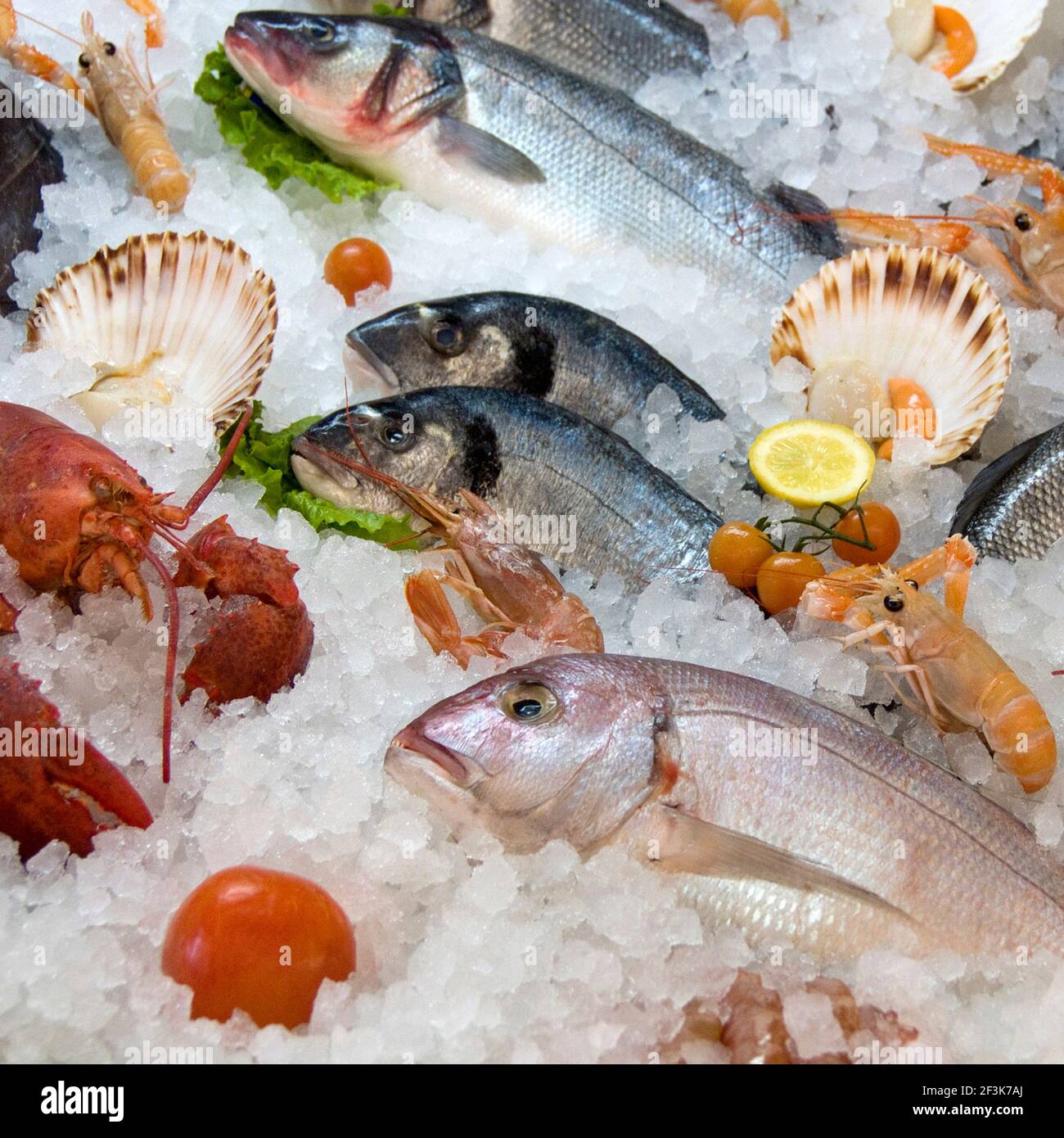 Fish restaurant display hi-res stock photography and images - Alamy