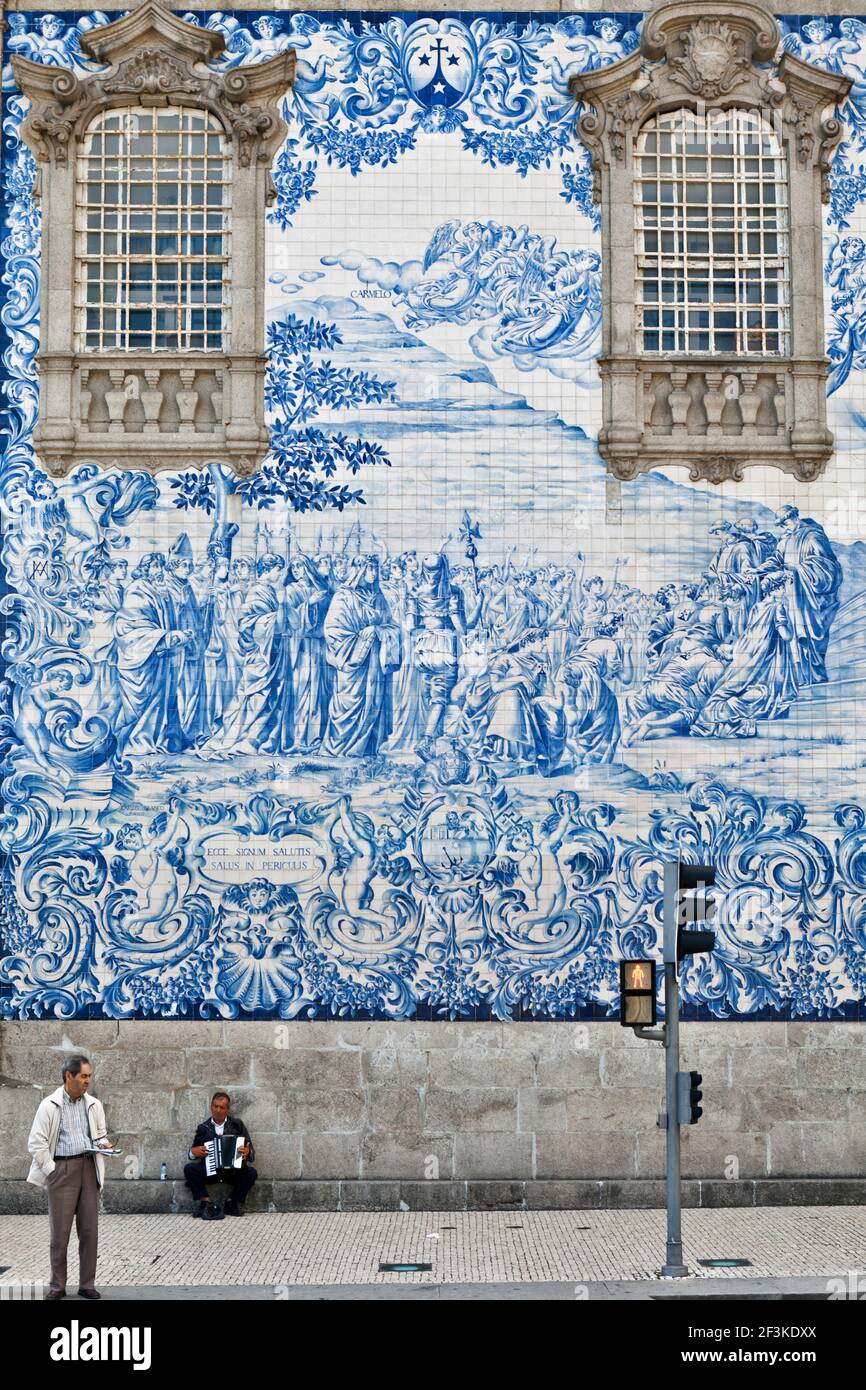 Traditional Azulejos (painted tiles), Igreja do Carmo, Porto (Oporto),  Portugal Stock Photo - Alamy