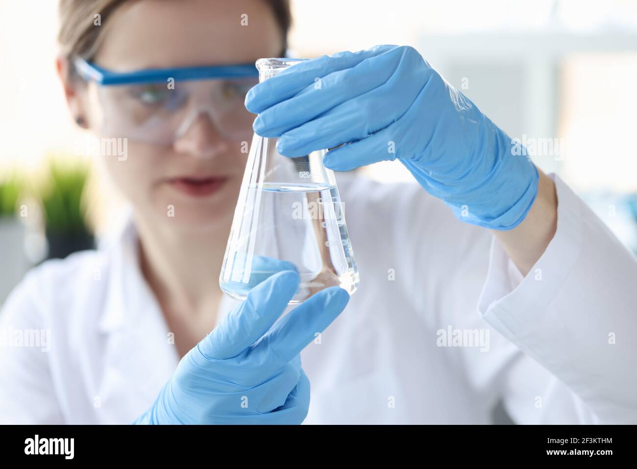 Person Using Flask Scientist holding flask water sample hi-res stock photography and ...