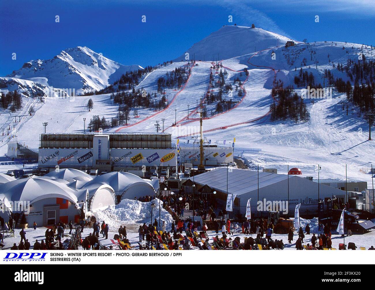 SKIING - WINTER SPORTS RESORT - PHOTO: GERARD BERTHOUD / DPPI SESTRIERES (ITA) Stock Photo