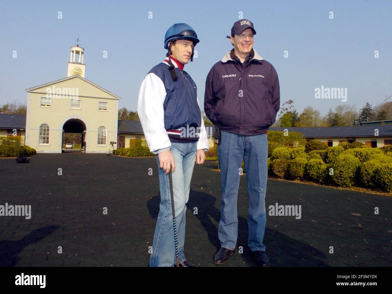 BALLYDOYLE STABLES IN IRELAND. KIEREN FALLON AND AIDAN O'BRIAN. 25/4/2005 PICTURE DAVID ASHDOWN Stock Photo