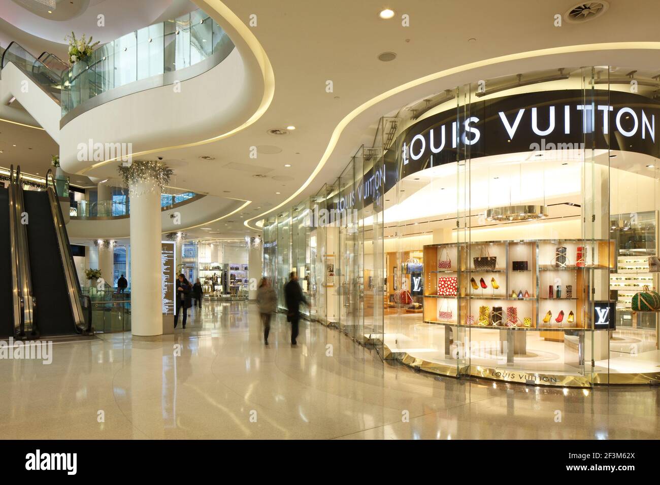 Curved Louis Vuitton shopfront in White City Westfield shopping mall, Architect: Jason Forbes