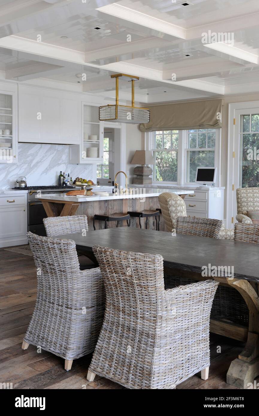 Open plan kitchen and dining area in beach house in Campo Cove in Loma