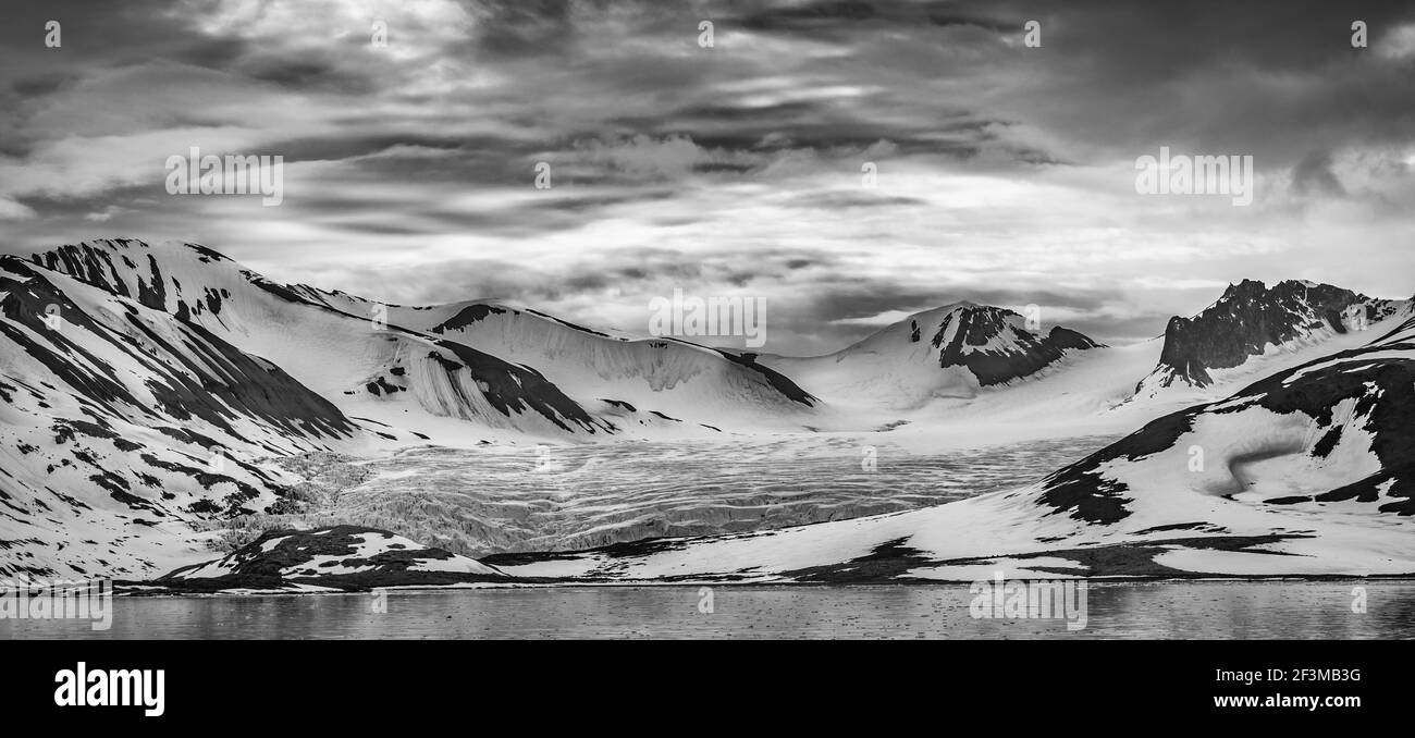 Black and white landscape a hi-res stock photography and images - Alamy