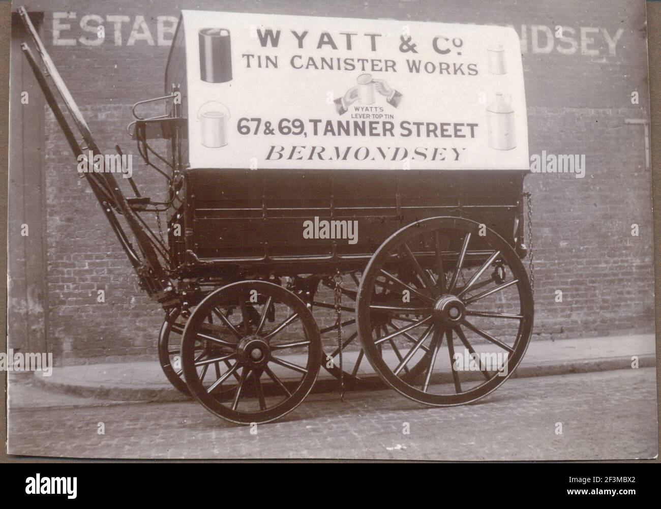 Original photograph of delivery cart for Wyatt & Co Tin Canister Works, 67 & 69 Tanner Street, Bermondsey [London] circa 1895 Stock Photo